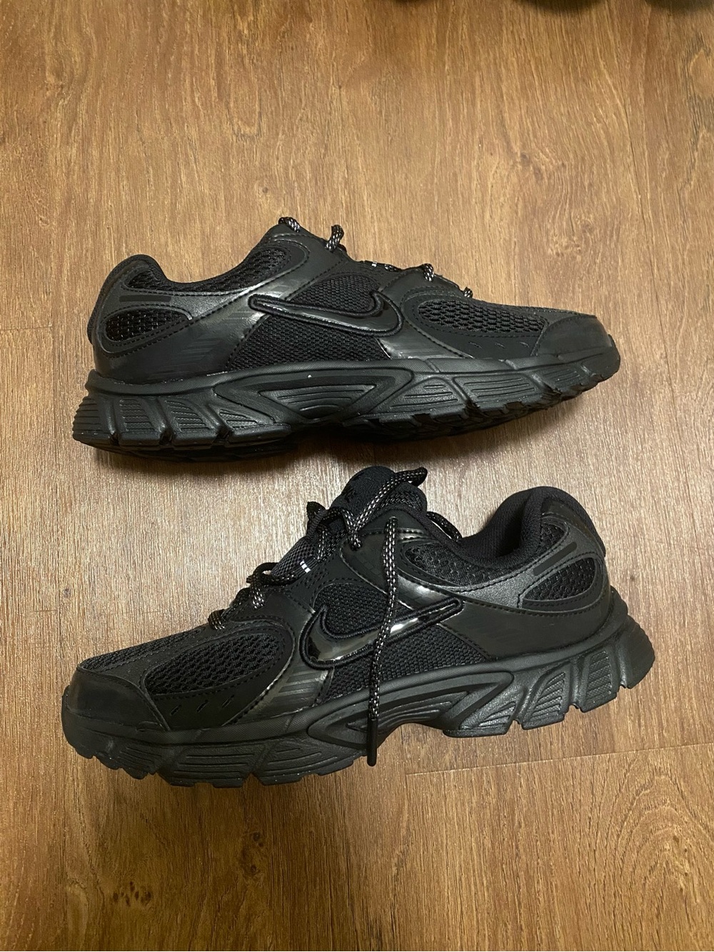 nike v5 rnr black/silver grade school 6.5